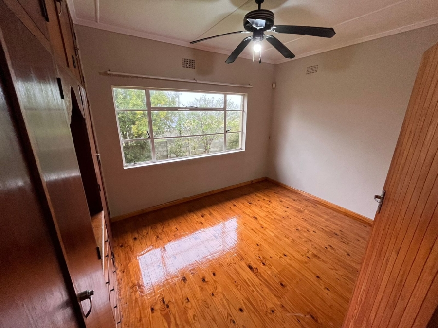 To Let 3 Bedroom Property for Rent in Sunrise On Sea Eastern Cape
